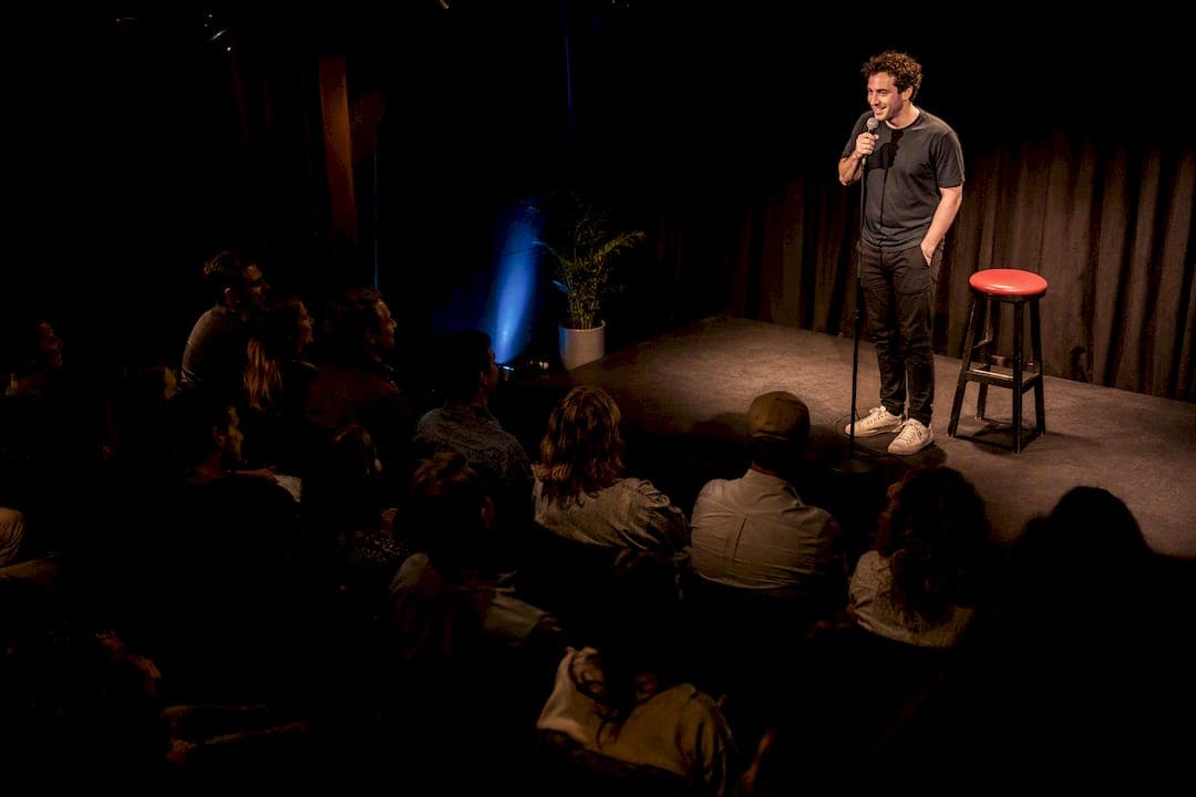 Vanavond lachen in Amsterdam? 9 standupcomedy podia om nu te boeken