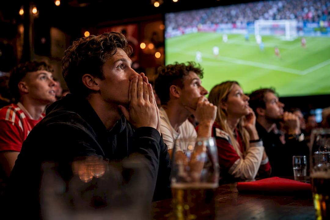8 cafés om voetbal te kijken in Amsterdam en hoe je de beste kiest