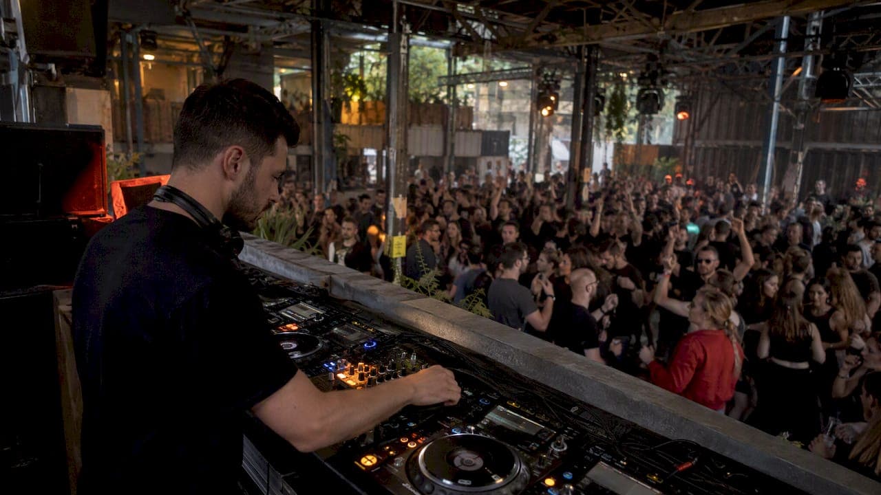 Hardstyle party Amsterdam: waar je terechtkunt en wat je vooraf checkt